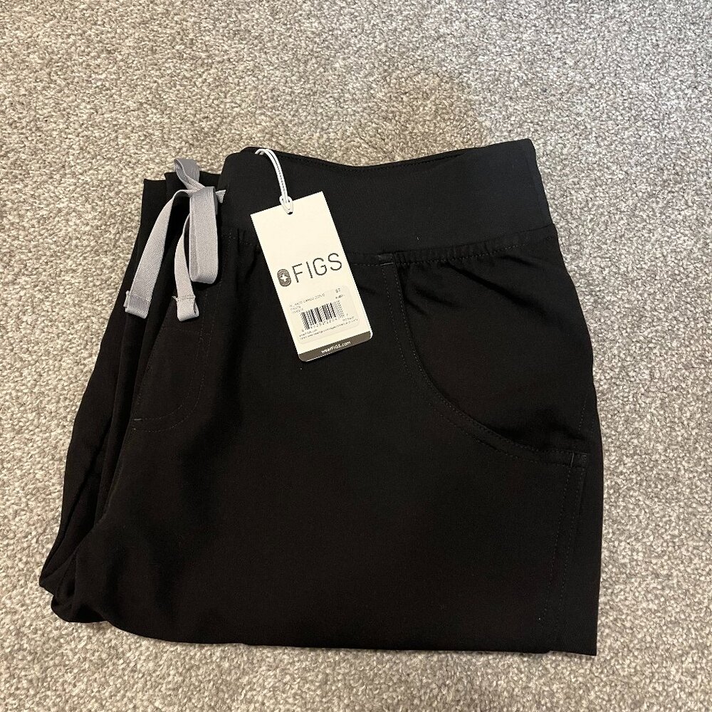 Figs Kade Cargo Black Scrub Pants